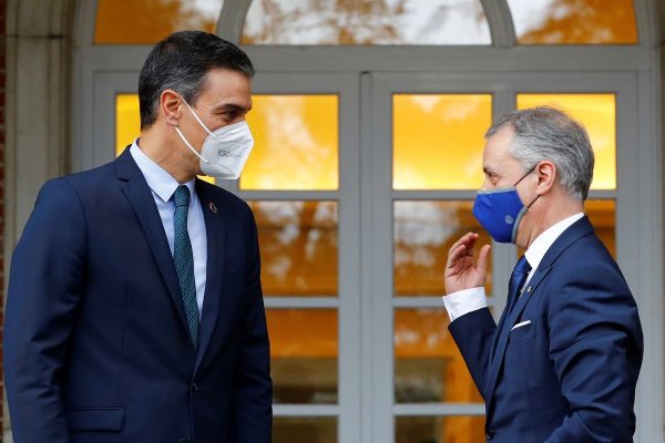 Sánchez y Urkullu acuerdan el traspaso de Prisiones y el Salario Mínimo