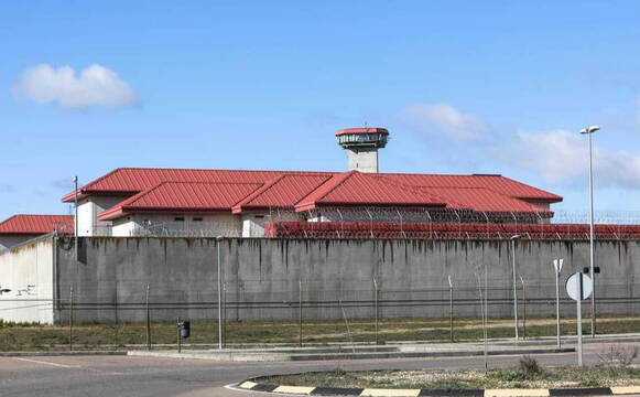 Protesta: Instituciones Penitenciarias abre expediente disciplinario a tres funcionarios por ir a votar el 4-M