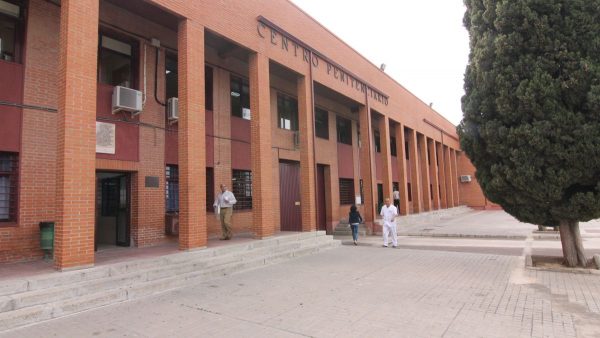 Dos funcionarias sufren lesiones tras ser agredidas por una presa