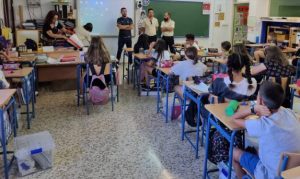 Funcionarios de prisiones imparten charlas preventivas y educativos en colegios de Málaga