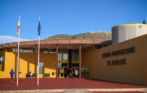 OFERTA DE 2 PLAZAS DEL PUESTO DE TRABAJO DE “EXPERTO/EXPERTA CINOLÓGICO” PARA SU COBERTURA MEDIANTE COMISIÓN DE SERVICIOS, ARTÍCULO 64 DEL REAL DECRETO 364/1995, DE 10 DE MARZO, EN EL CENTRO PENITENCIARIO DE ALBOLOTE