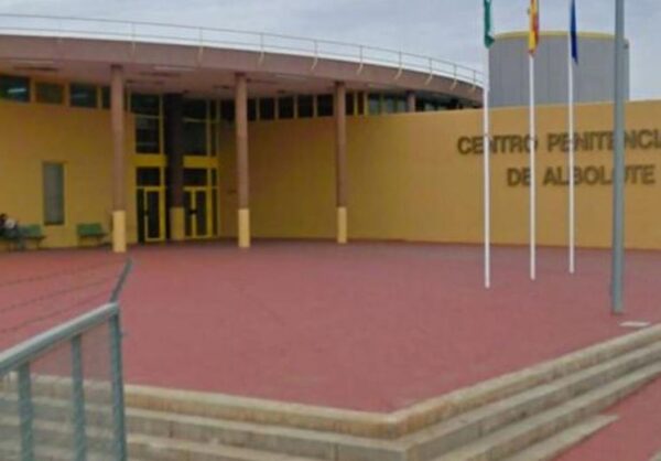 Un preso descontrolado agrede a dos funcionarios del centro penitenciario de Granada