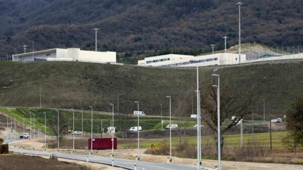 Denuncian la agresión de un interno a tres funcionarios en la prisión de Zaballa (Álava)