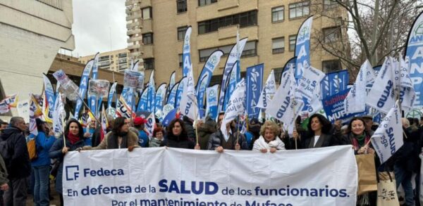 Nueve sindicatos se manifiestan frente a Muface exigiendo soluciones para evitar el colapso de la sanidad pública