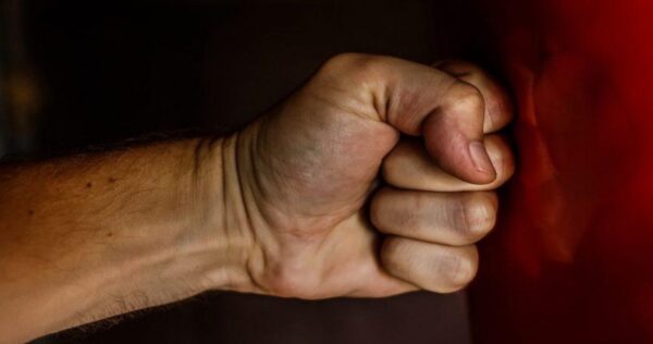 Un presidiario trata de matar a golpes a trabajadores del Centro Penitenciario Soto del Real